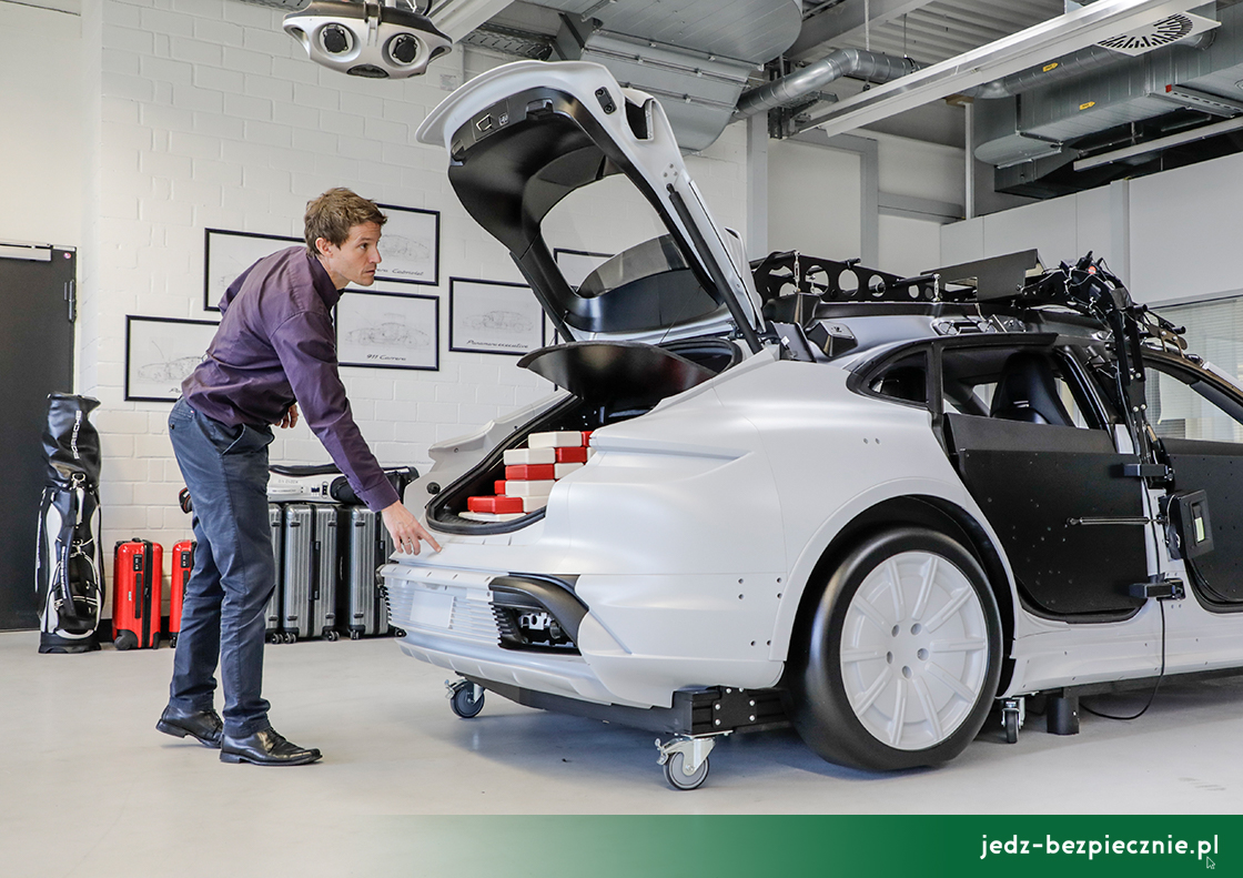 Premiera tygodnia - Porsche Taycan Cross Turismo - test przestrzeni bagażnika, tył
